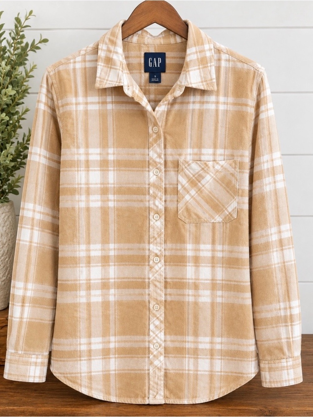 GAP Beige and White Plaid Women's Button-Down Shirt
